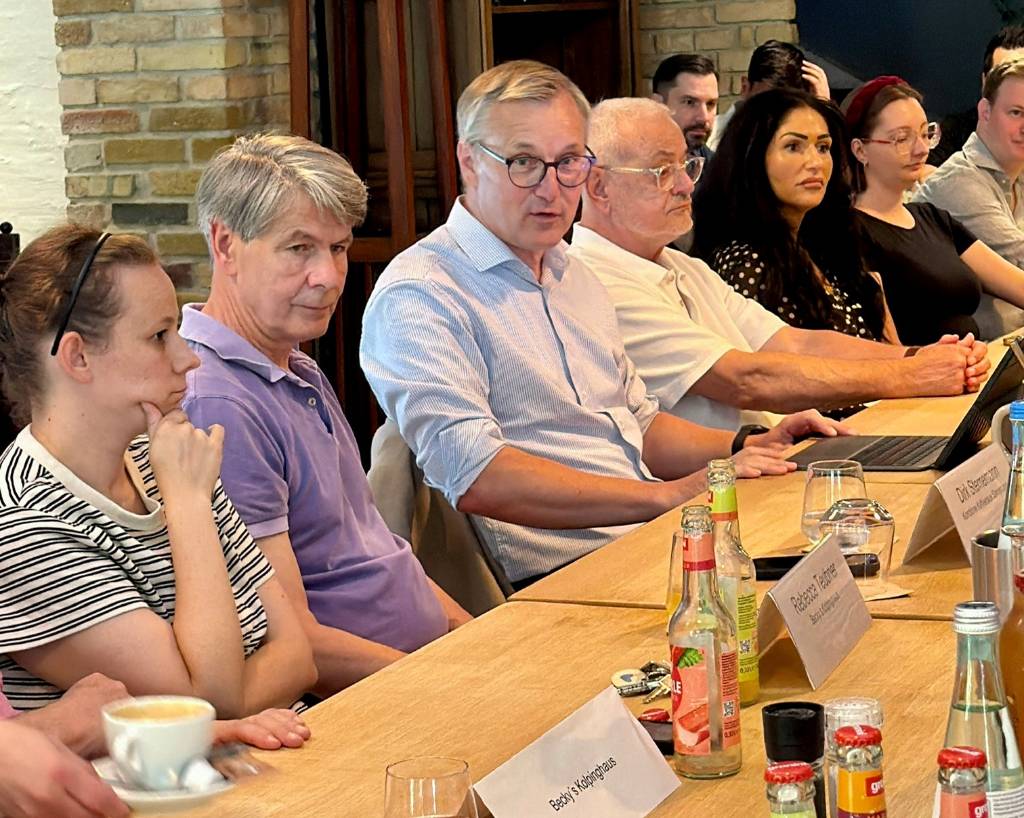 BM Tschersich lud Gastronom*innen der Altstadt zum Austausch bei Boente ein. 