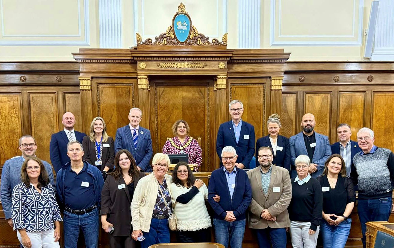Die Delegation der Stadt Recklinghausen wurde durch die B&uuml;rgermeisterin Nweeda Khan und den Stadtdirektor Adrian Phillips im Rathaus empfangen. Foto: Stadt RE