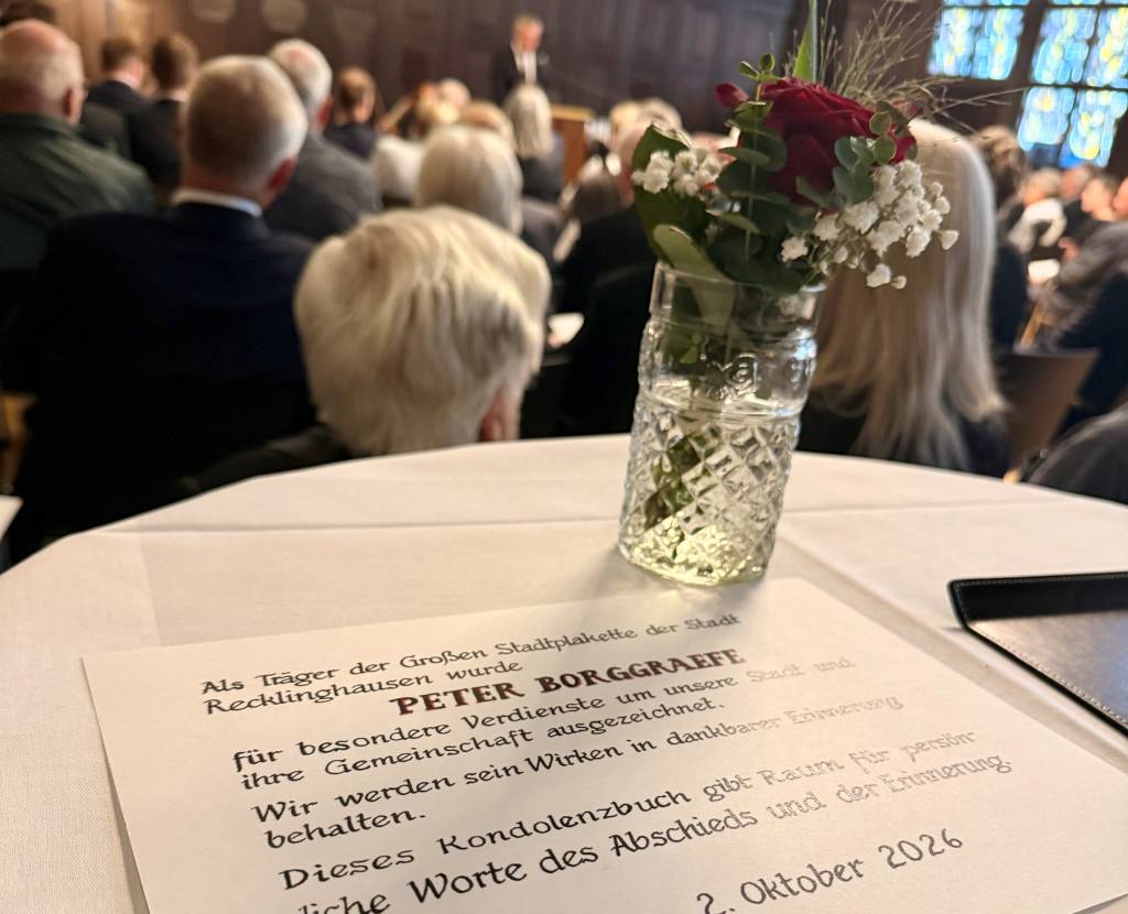 Mit einer w&uuml;rdevollen Gedenkfeier erinnerte die Stadt Recklinghausen an die Verdienste ihres langj&auml;hrigen Stadtdirektors und ehemaligen B&uuml;rgermeister Peter Borggraefe. Foto: Stadt RE