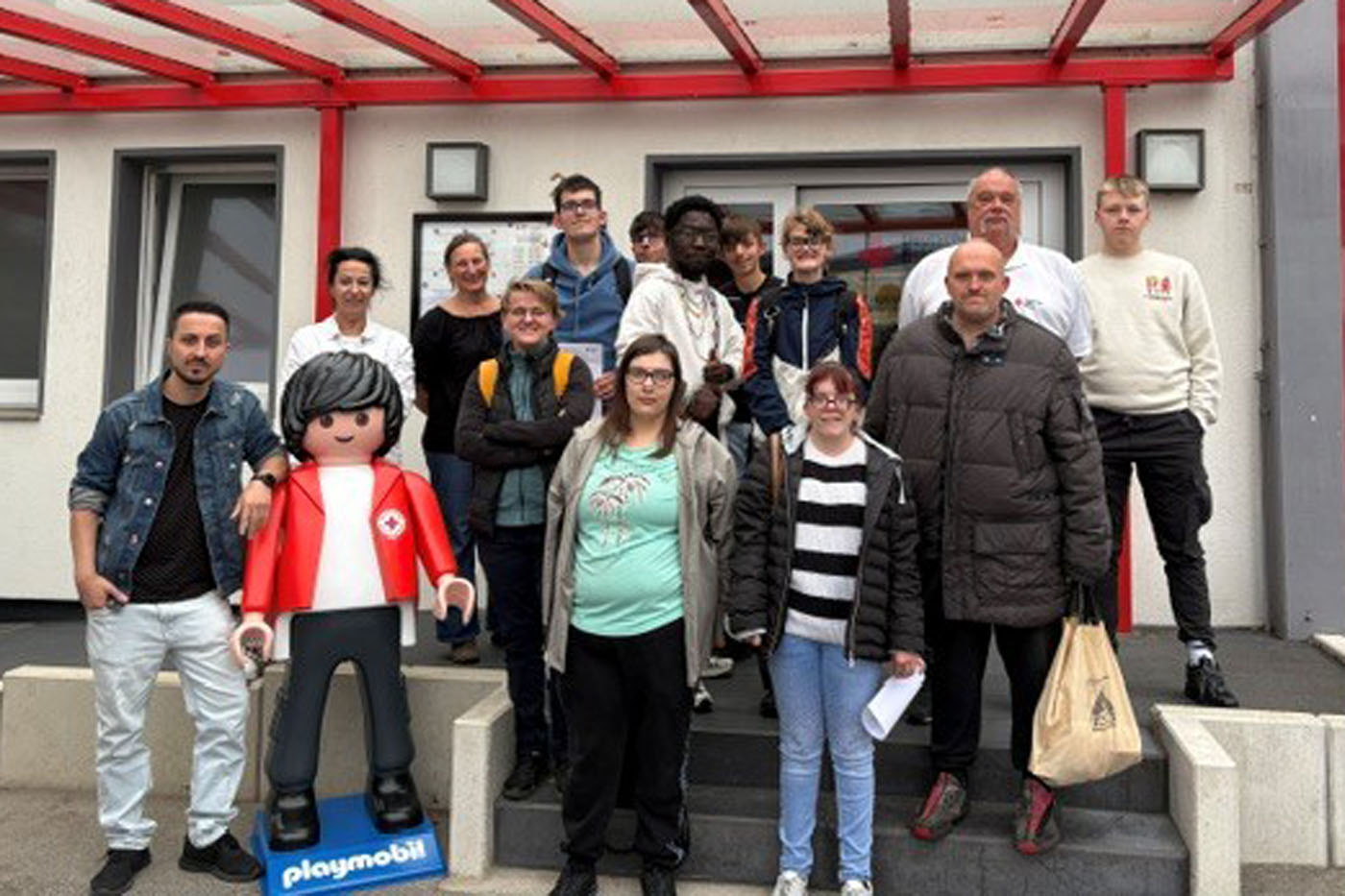 Teilnehmende des 4. inklusiven Erste-Hilfe-Kursus der Stadt beim DRK.