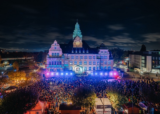 RE leuchtet