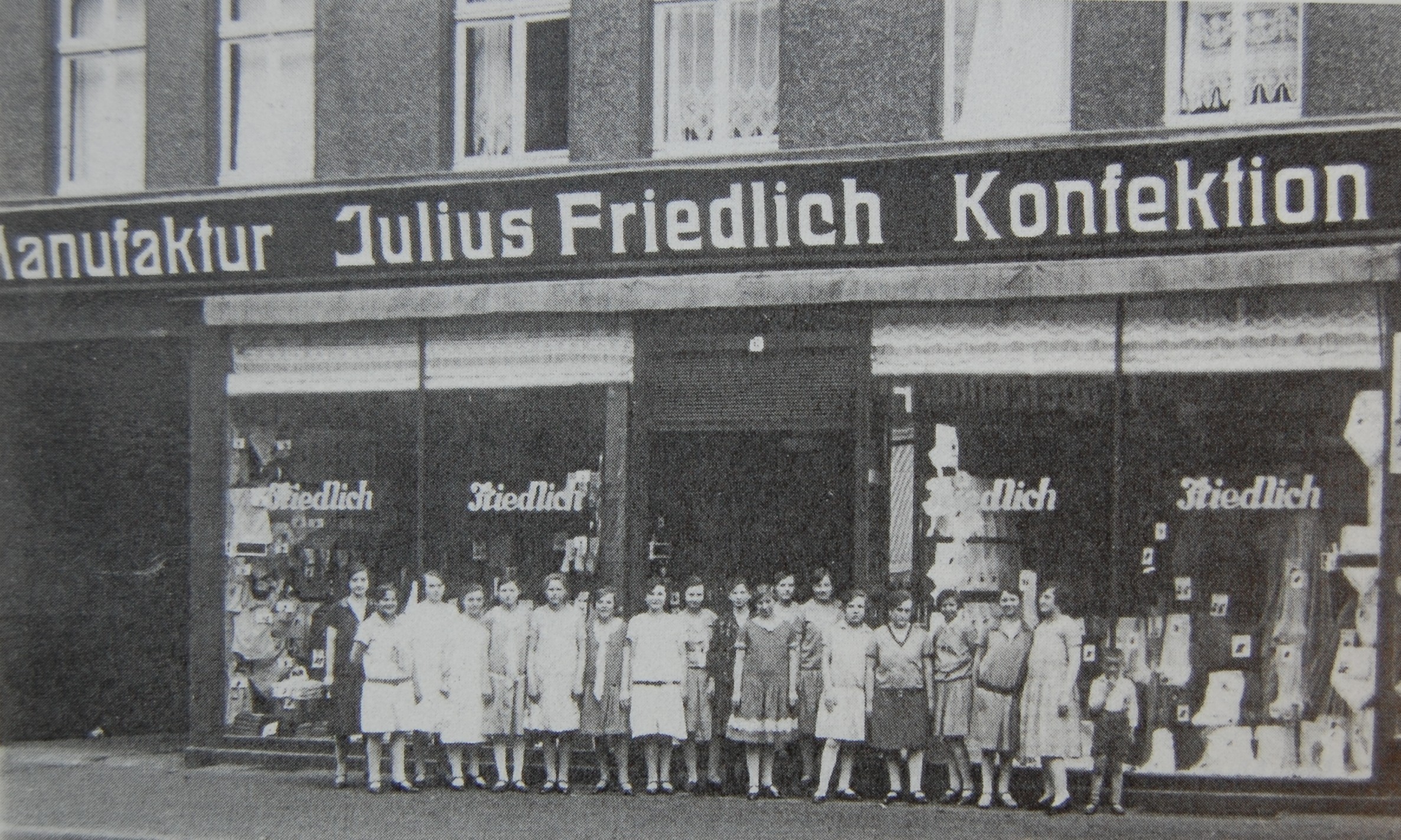 Angestellte des Textilgeschäftes von Julius Friedlich 1928 (Foto: Mohr)