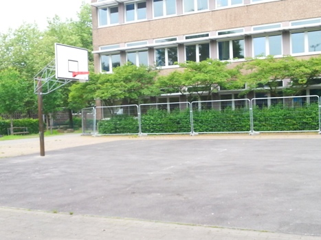 Schulhof Gymnasium Theodor-Heuss
